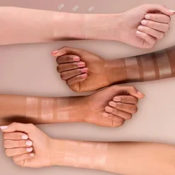 Catrice All Over Glow Tint 010 Beaming Diamond Foundation