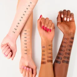 Essence 100 Foundation Stick