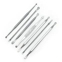 UNIQ Comedonen Toolkit – 7‑delige Hudorm­verwijderaar Set in Wit Etuí